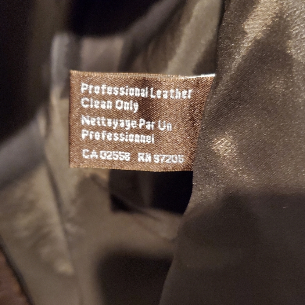 40. Danier Italian Leather Chocolate Brown Jacket - Picture 4 of 11